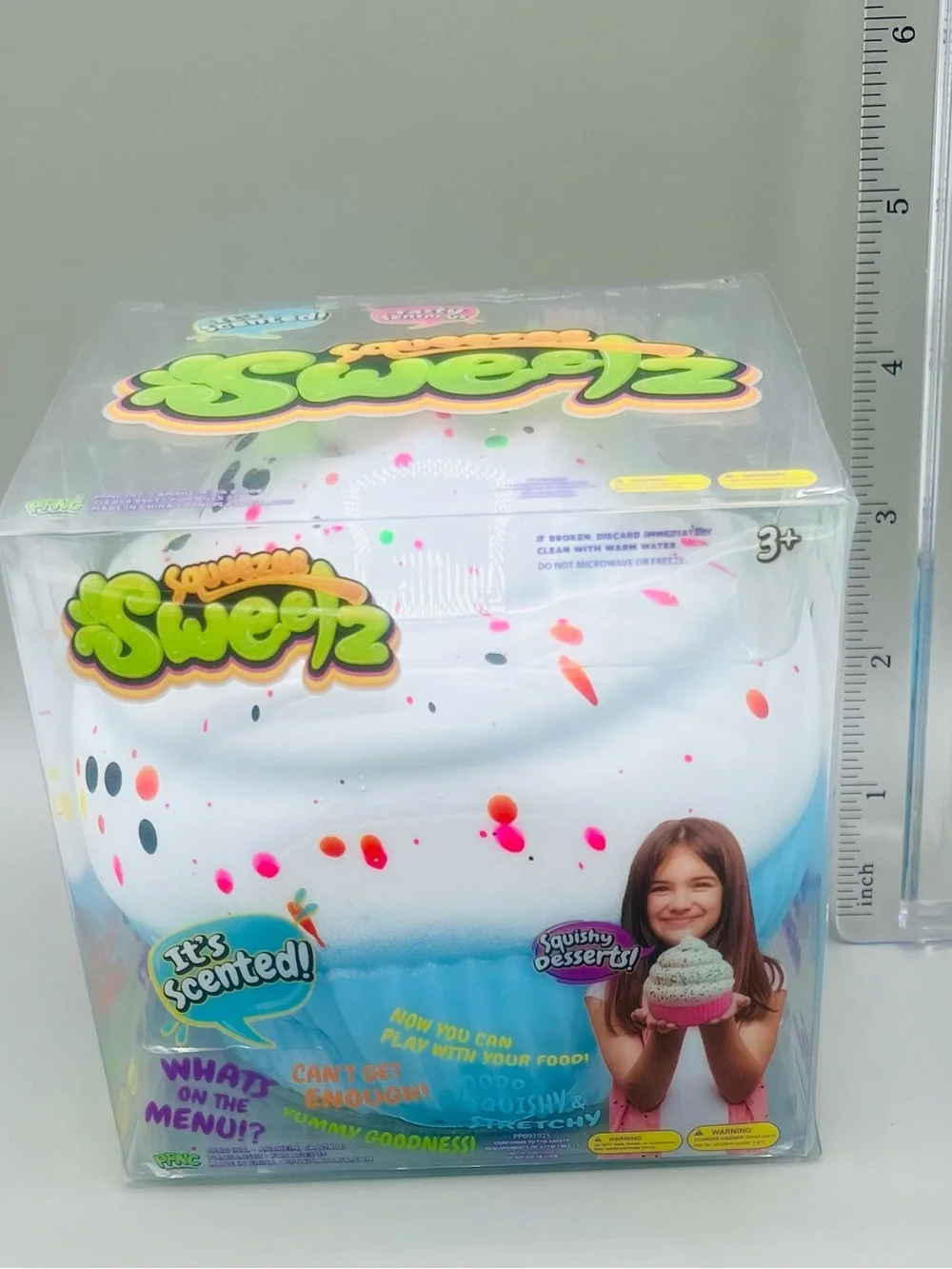 PPNC Squeezee Sweetz Blue Scented Cupcake Squishy with Multicolor Sprinkles NEW🧁